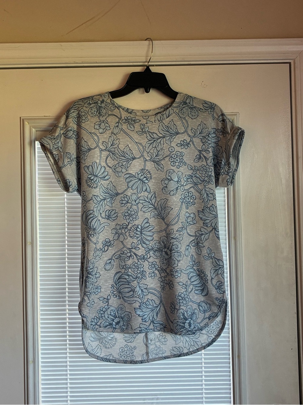 Women’s CUPIO Shirt Small